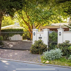 Guest house Guest - Leafy Constantia, Cape Town